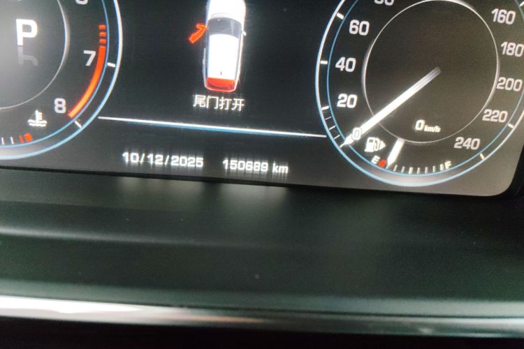 路虎 揽胜 2014款 3.0 SC V6 Vogue中控内饰15