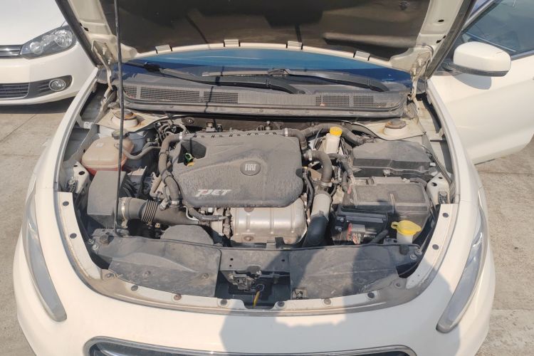 菲亚特 菲翔 2012款 1.4T 自动悦享版机舱底盘24