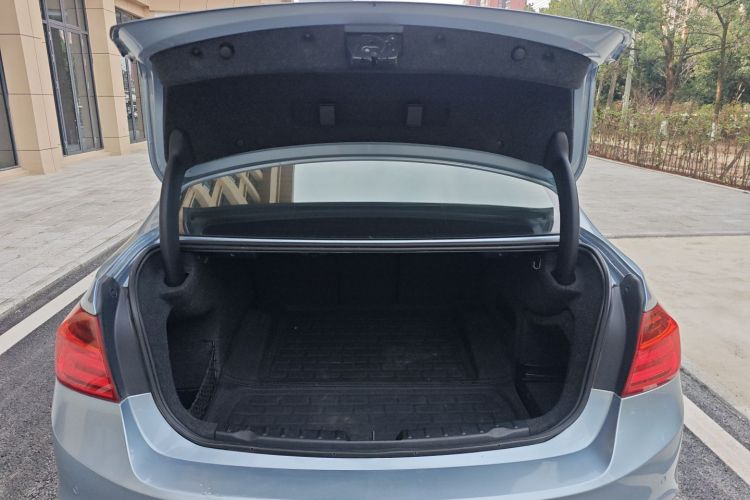 宝马3系 2015款 320Li 超悦版时尚型机舱底盘23