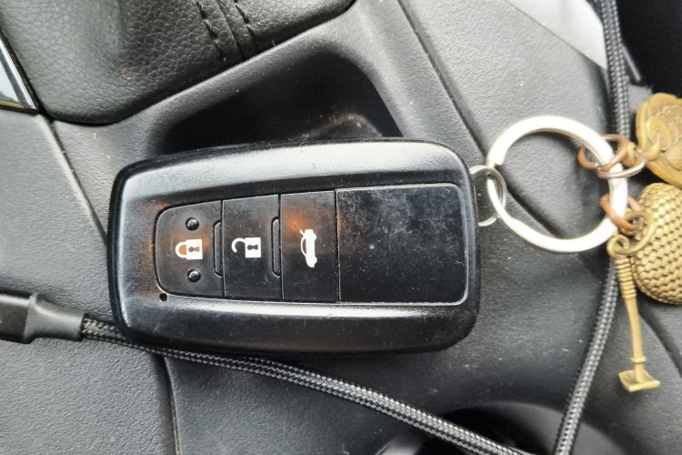 丰田 雷凌 2019款 双擎 1.8H E-CVT运动版 国VI中控内饰11