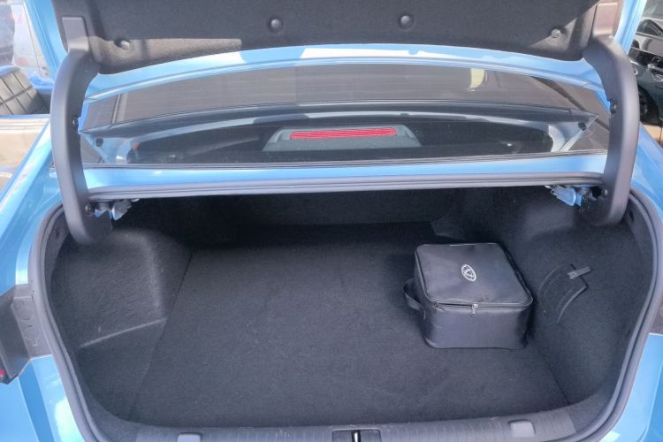 奇瑞 风云A8 2024款 127 驭风版机舱底盘23