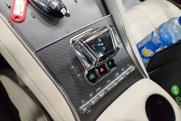 腾势Z9GT 2024款 1100四驱Ultra版中控内饰18