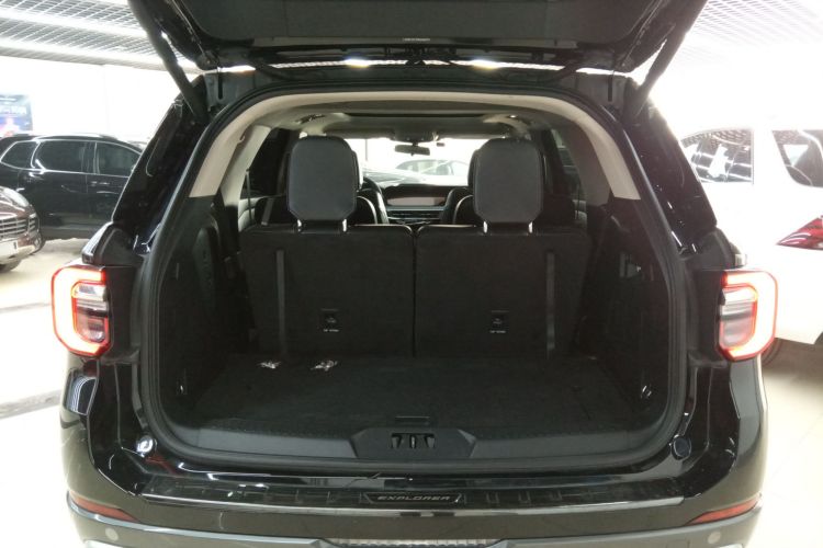 福特 探险者 2023款 EcoBoost 285 四驱风尚plus版 6座机舱底盘23