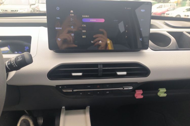 吉利银河 2023款 熊猫mini 200km 耐力熊中控内饰16