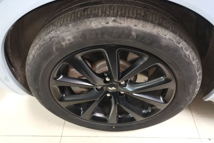 理想汽车 理想ONE 2020款 增程6座版车身外观6007