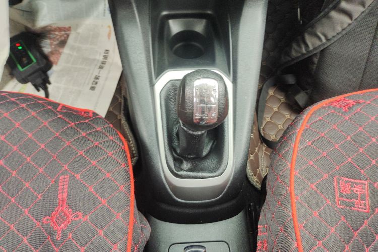 雪铁龙 爱丽舍 2015款 质尚版 1.6L 手动时尚型局部细节18
