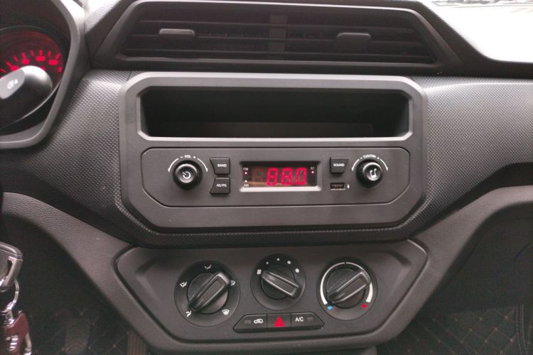 五菱汽车 五菱宏光 2021款 1.5L改款 S基本型 液压助力LAR中控内饰16