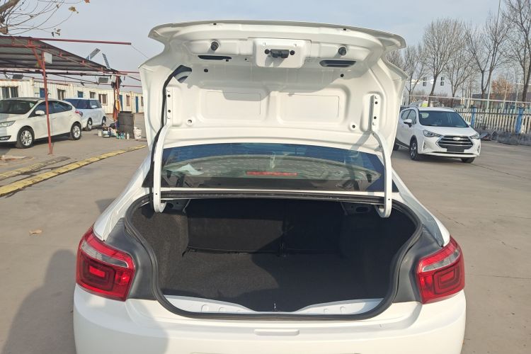 雪铁龙 爱丽舍 2017款 1.6L 手动时尚型机舱底盘23