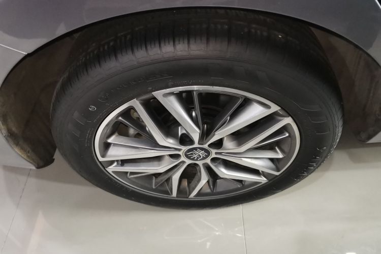 比亚迪 秦PLUS 2023款 冠军版 DM-i 120KM卓越型车身外观6008