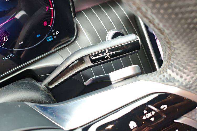 奔驰C级 2023款 C 260 L 运动版中控内饰18