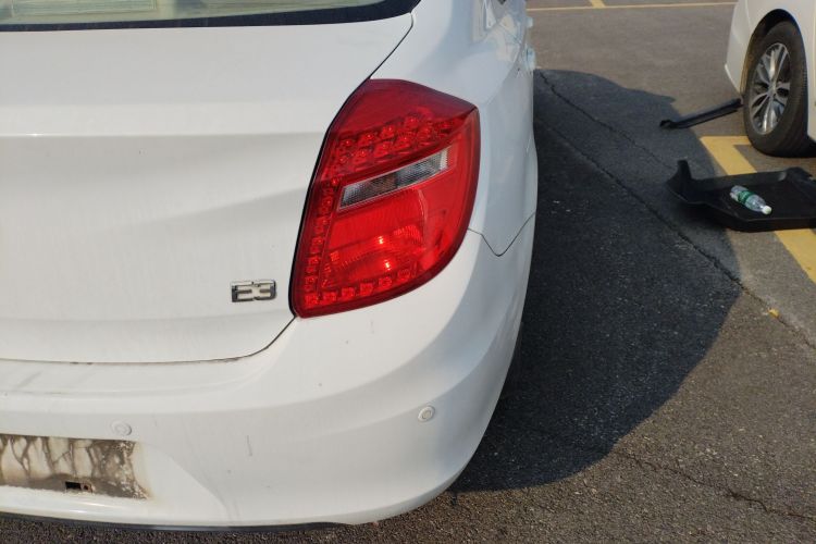 奇瑞E3 2015款 1.5L 手动智尚型车身外观9