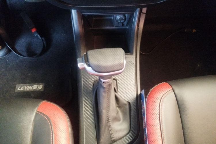 纳智捷 U5 SUV 2017款 1.6L CVT名士版中控内饰18