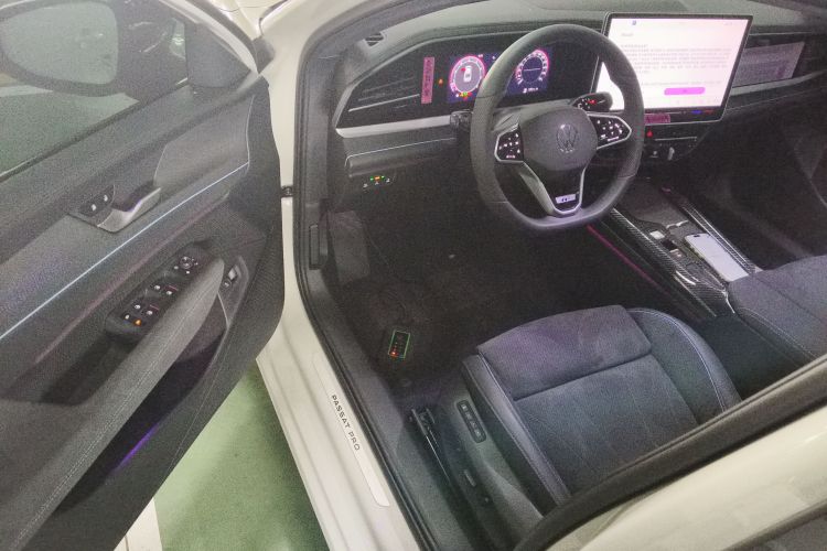 大众 帕萨特 2025款 Pro 380TSI 星空龙尊版中控内饰20