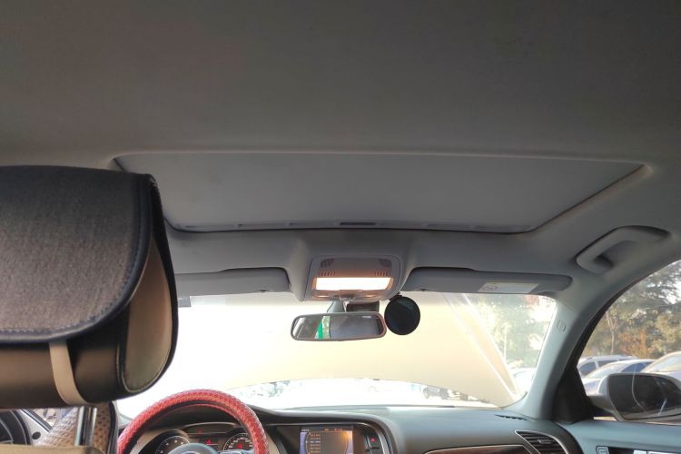 奥迪A4L 2015款 35 TFSI 自动舒适型中控内饰22