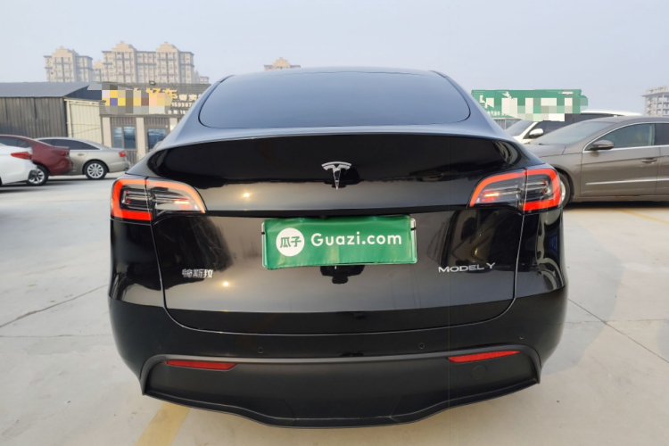 特斯拉 Model Y 2022款 后轮驱动版车身外观6