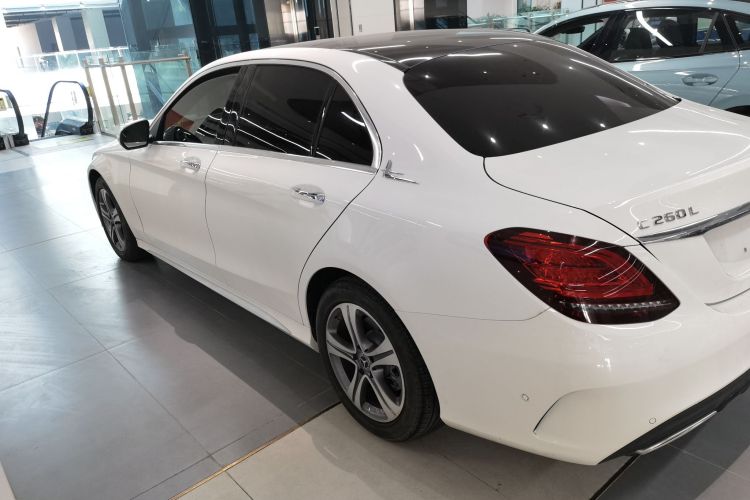 奔驰C级 2020款 C 260 L 运动版车身外观4