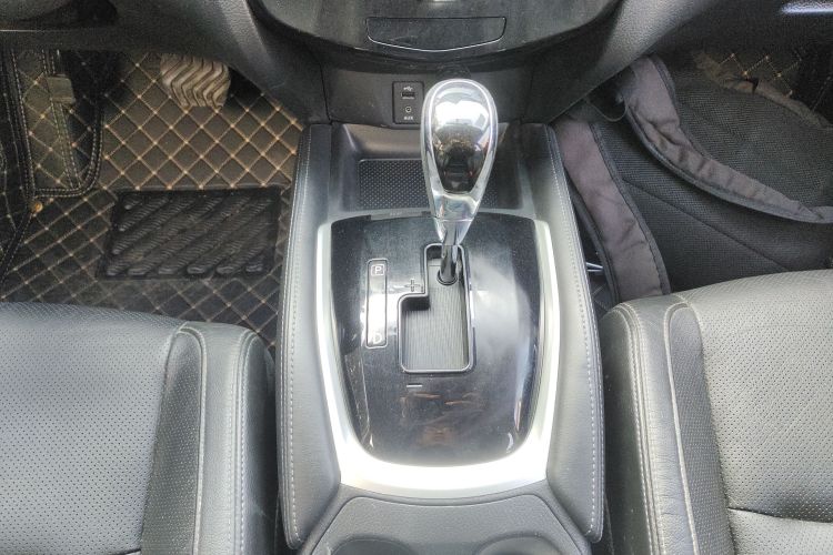 日产 奇骏 2017款 2.0L CVT舒适版 2WD局部细节18