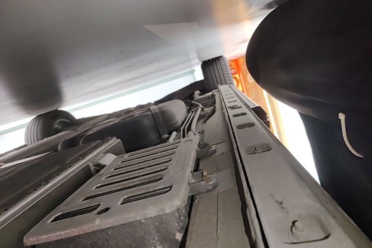 红旗HQ9 PHEV 2024款 2.0T 四驱豪华版局部细节9001