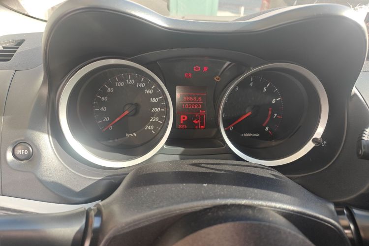 三菱 翼神 2016款 1.8L CVT黑白复刻版中控内饰15