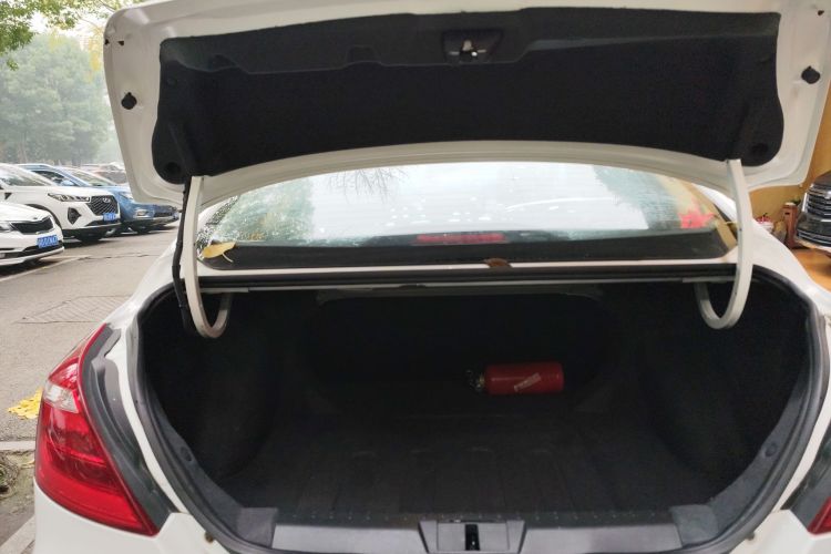 吉利汽车 帝豪 2017款 三厢百万款 1.5L 手动向上版机舱底盘23