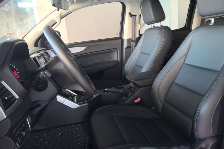 长城 炮 2019款 2.0T商用版手动柴油两驱精英型长箱GW4D20M中控内饰19