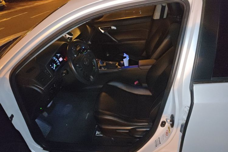 雷克萨斯CT 2014款 CT200h 精英版 单色中控内饰19