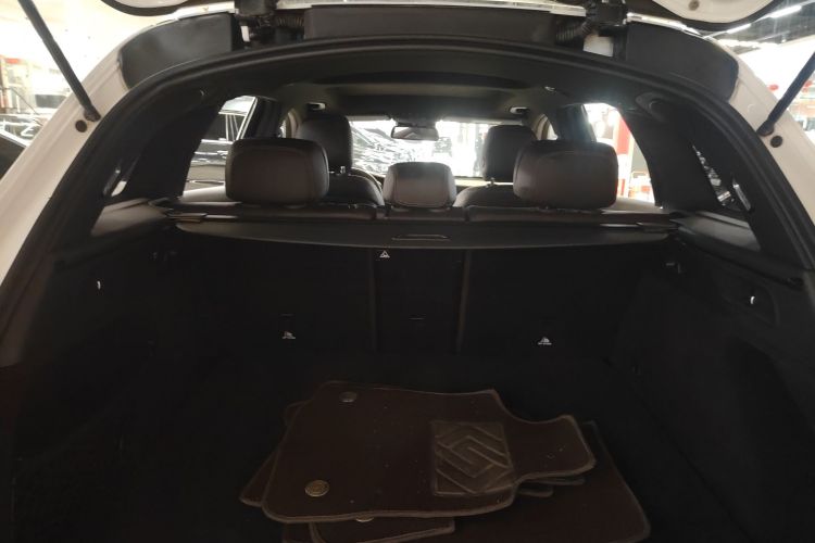 奔驰GLC 2018款 GLC 260 4MATIC 豪华型机舱底盘23