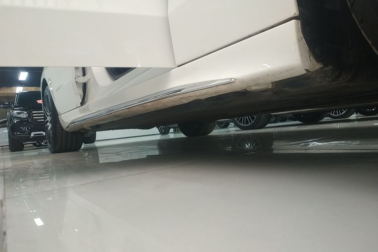 奔驰C级 2023款 改款 C 260 L 运动版局部细节9001