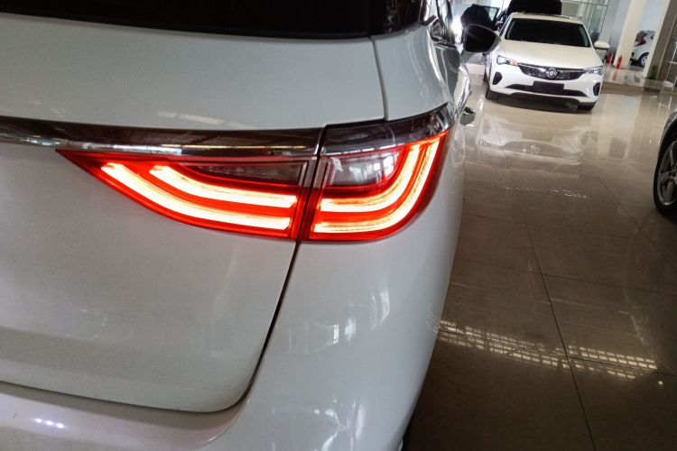 比亚迪 宋MAX 2017款 1.5T 自动智联豪华型 7座车身外观9