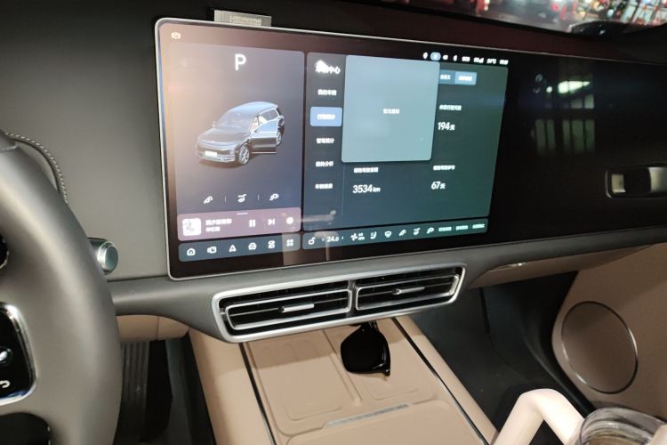 理想汽车 理想L9 2025款 Ultra 智能焕新版中控内饰16