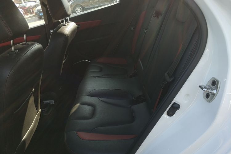 江汽集团 江淮iEV7S 2017款 智尊型中控内饰21