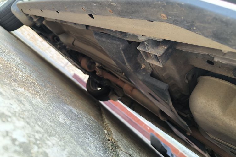 路虎 发现神行 2016款 2.0T 上市限量版机舱底盘30