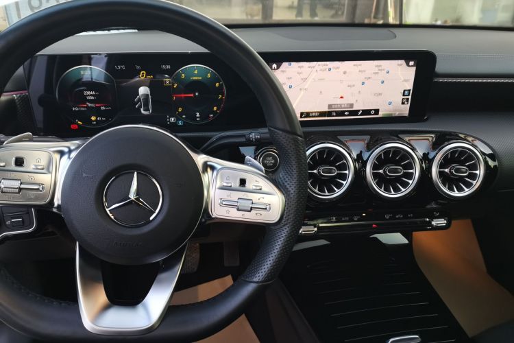 奔驰A级 2021款 A 200 L 运动轿车时尚型中控内饰18