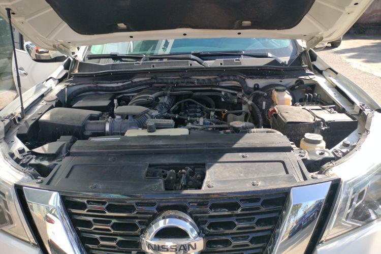 日产 途达 2018款 2.5L 自动两驱豪华版机舱底盘24