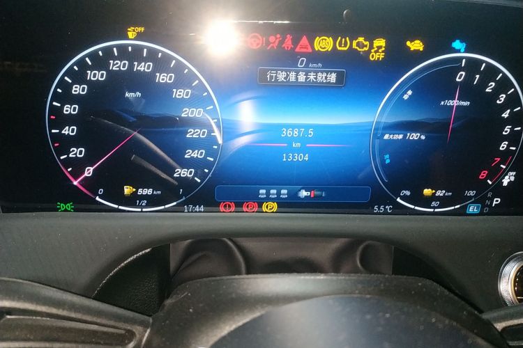 奔驰E级新能源 2024款 E 350 e L 插电式混合动力轿车中控内饰15