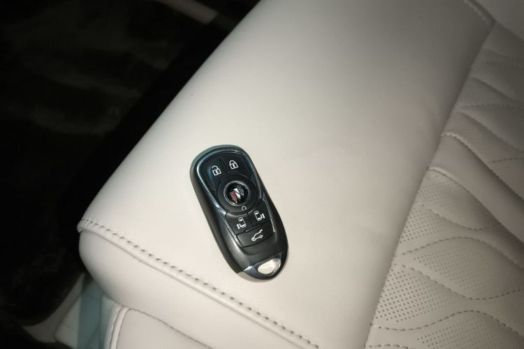 别克GL8 2022款 Avenir艾维亚 六座贤礼版中控内饰11