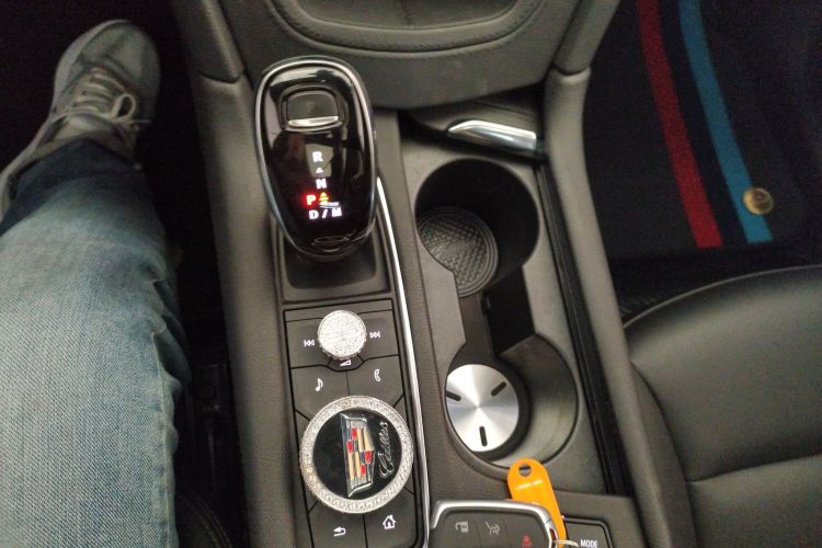 凯迪拉克XT5 2021款 28T 豪华型中控内饰18