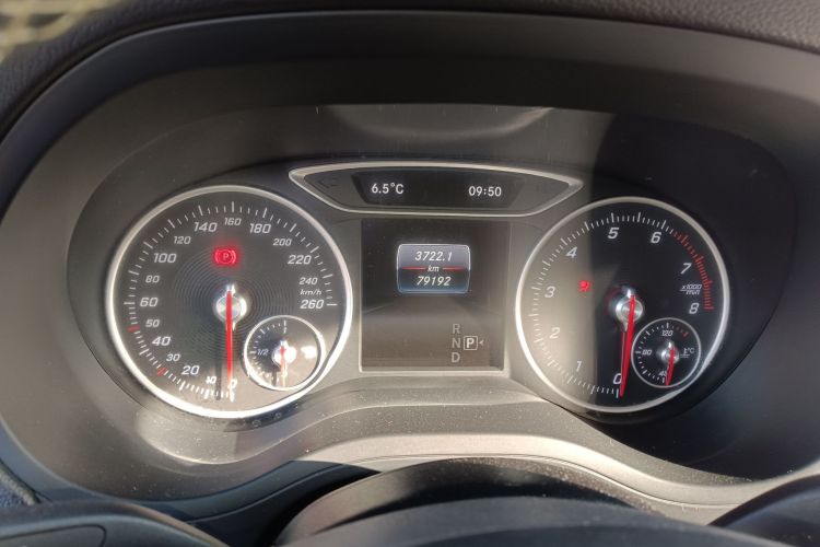 奔驰B级 2018款 B 200 动感型局部细节14