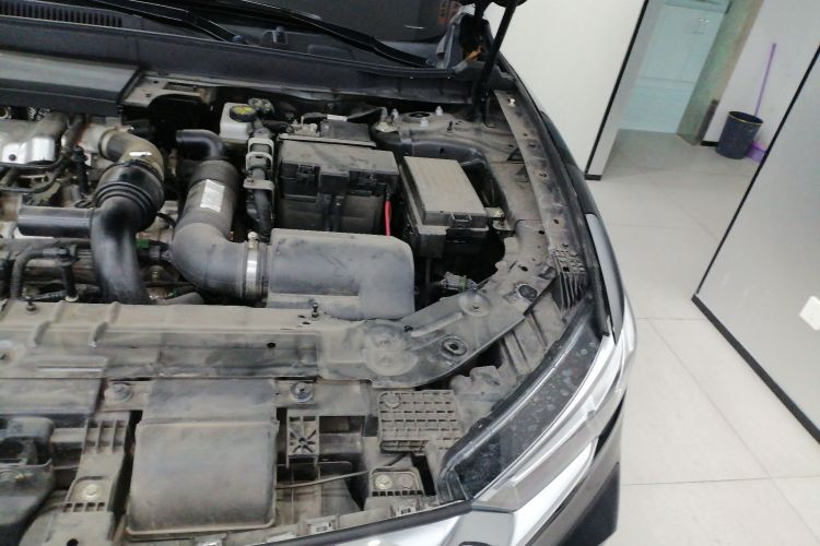 红旗HS5 2022款 改款 2.0T 智联旗享版机舱底盘26