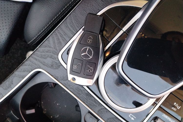 奔驰C级(进口) 2018款 C 200 旅行轿车中控内饰7001