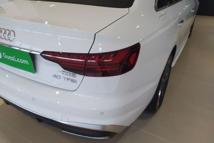奥迪A4L 2025款 200万辆悦享版 40 TFSI 时尚动感型车身外观9