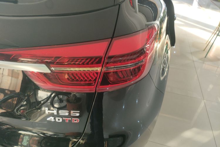 红旗HS5 2022款 改款 2.0T 智联旗享版车身外观9