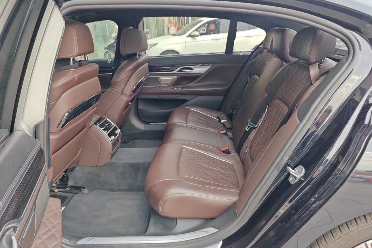 宝马7系 2021款 740Li 领先型 M运动套装中控内饰7004