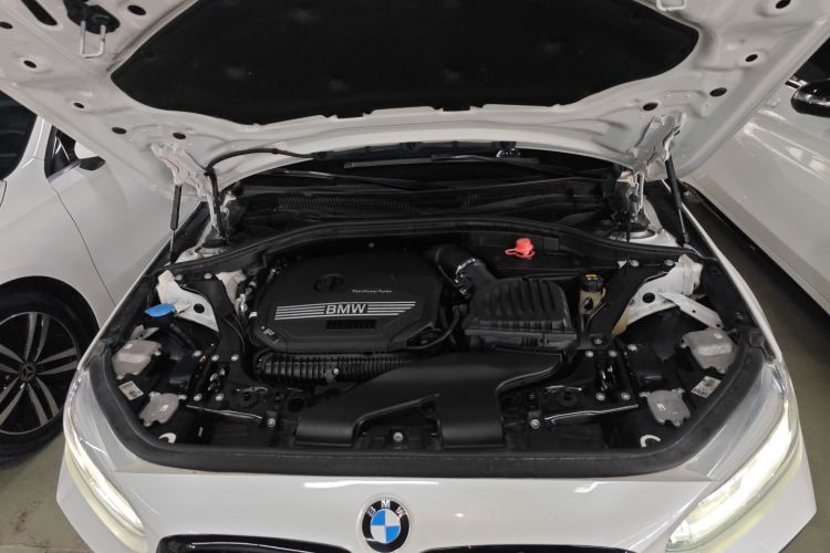 宝马1系 2021款 125i M运动曜夜版机舱底盘24