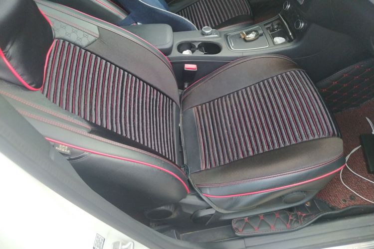 奔驰B级 2017款 B 200 动感型中控内饰41