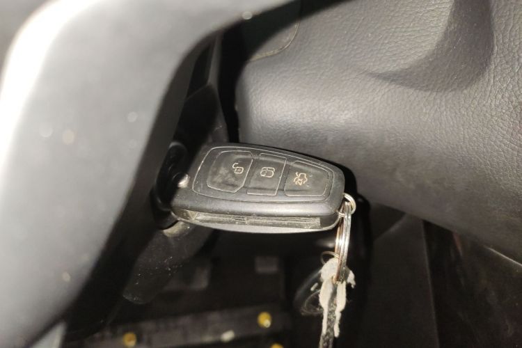 福特 福克斯 2015款 两厢 EcoBoost 180 自动精英型中控内饰7001