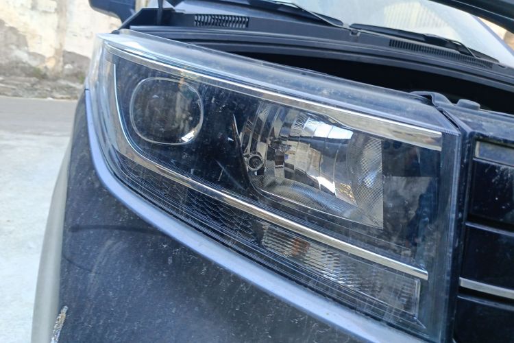 五菱汽车 五菱征程 2021款 1.5T 手动豪华型车身外观8