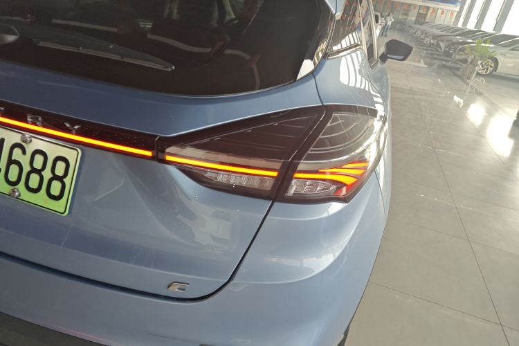 吉利几何C 2020款 优选续航版 400KM C+ Pro车身外观9