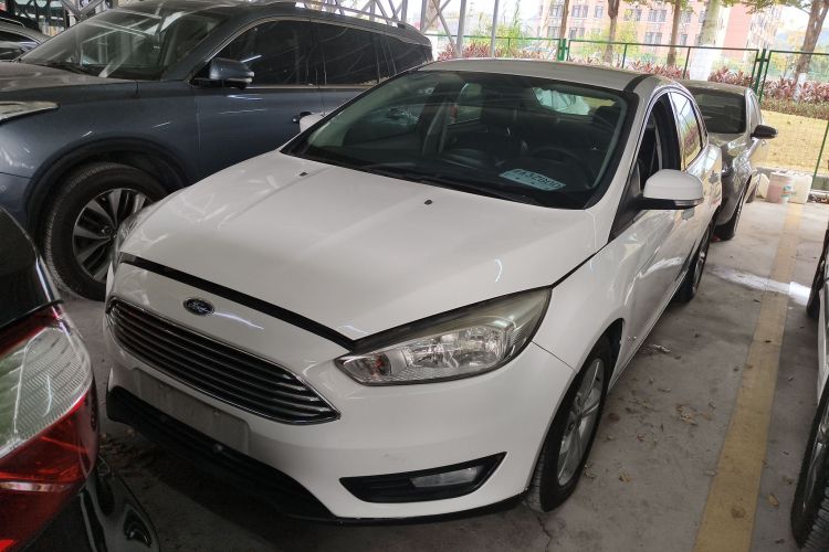 福特 福克斯 2015款 三厢 1.6L 手动舒适型车身外观1