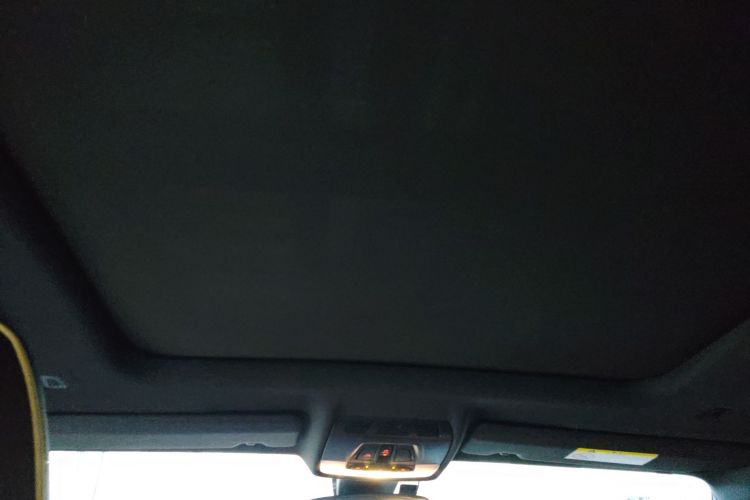 宝马X2 2023款 xDrive 25i 曜熠版中控内饰22